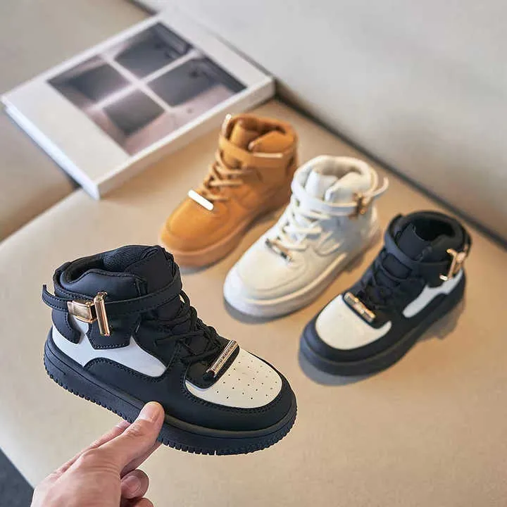 حذاء اطفال عصري و رياضي - Modern and sporty children's shoes