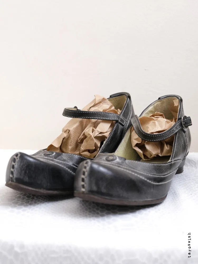   eu39 distressed mary jane heels