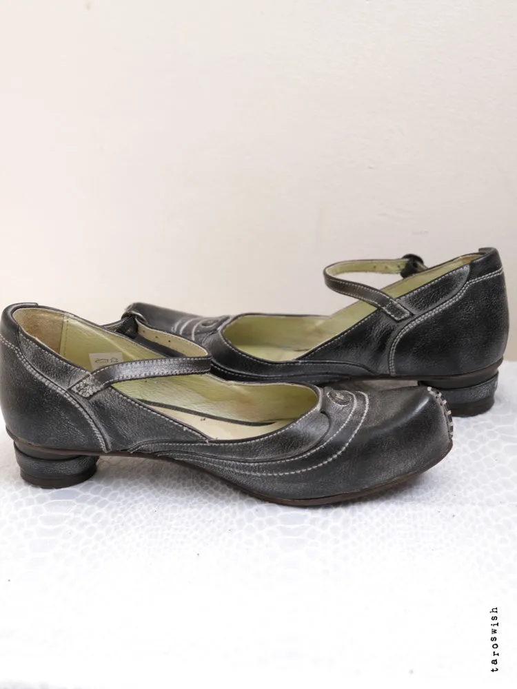   eu39 distressed mary jane heels