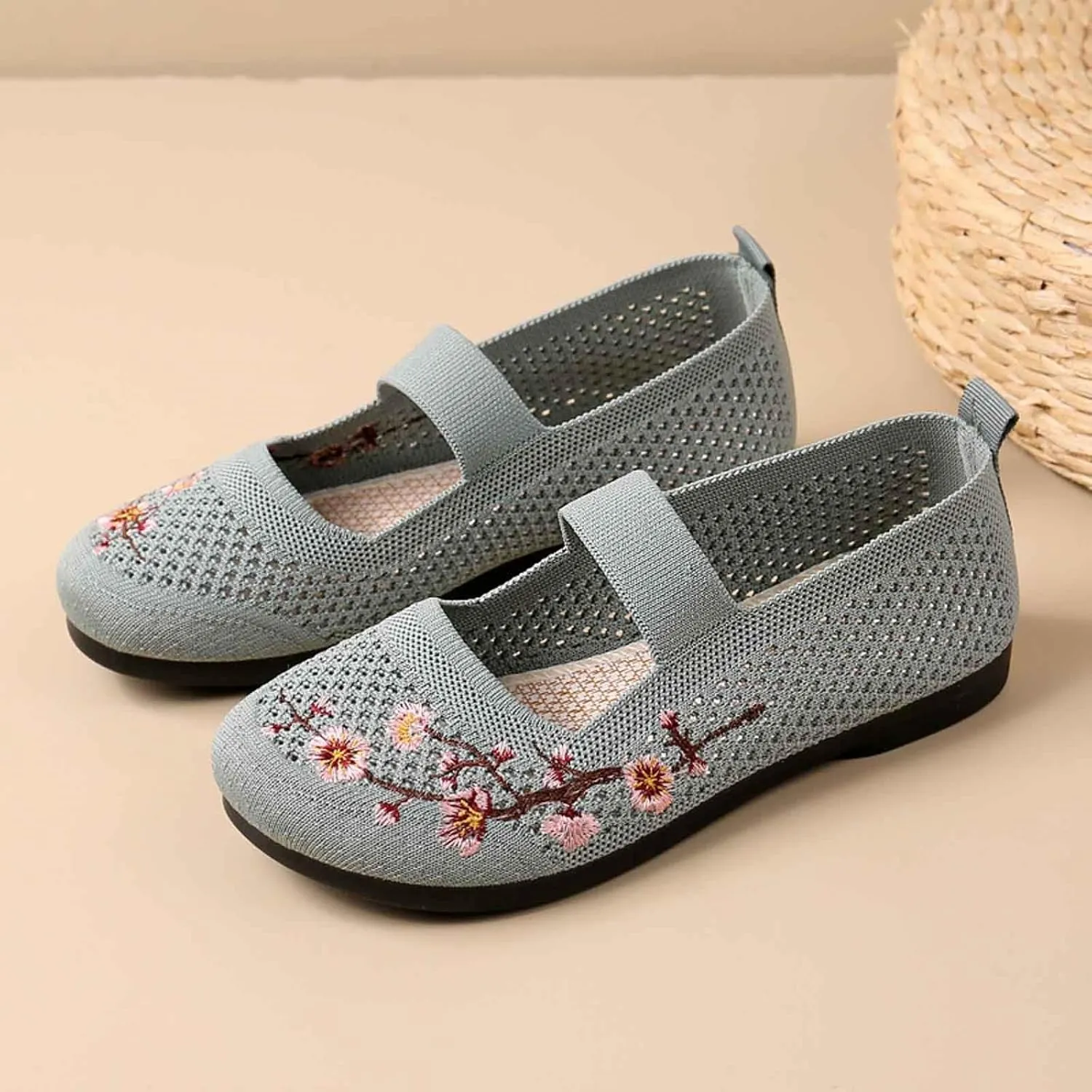Women's Casual Shoes Embroidered Breathable Flat Comfortable Everyday Wear Versatile Design for Jeans and Relaxed Attire All Seasons