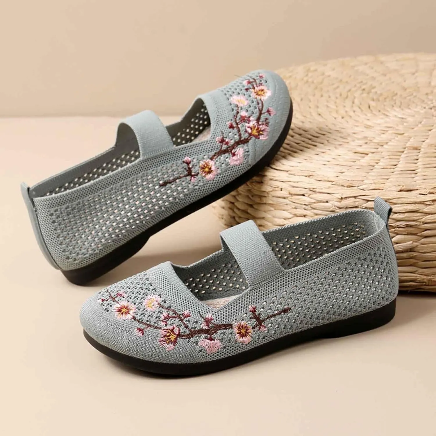 Women's Casual Shoes Embroidered Breathable Flat Comfortable Everyday Wear Versatile Design for Jeans and Relaxed Attire All Seasons
