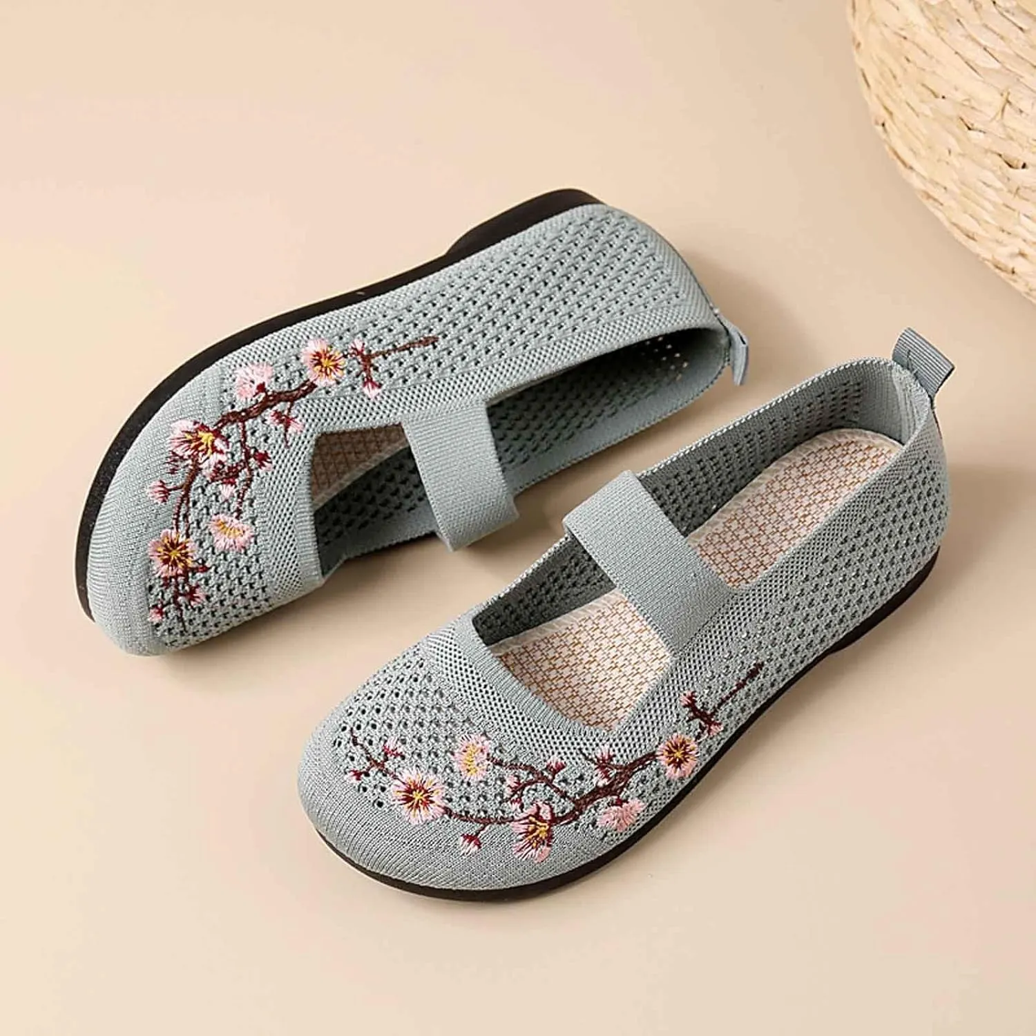 Women's Casual Shoes Embroidered Breathable Flat Comfortable Everyday Wear Versatile Design for Jeans and Relaxed Attire All Seasons