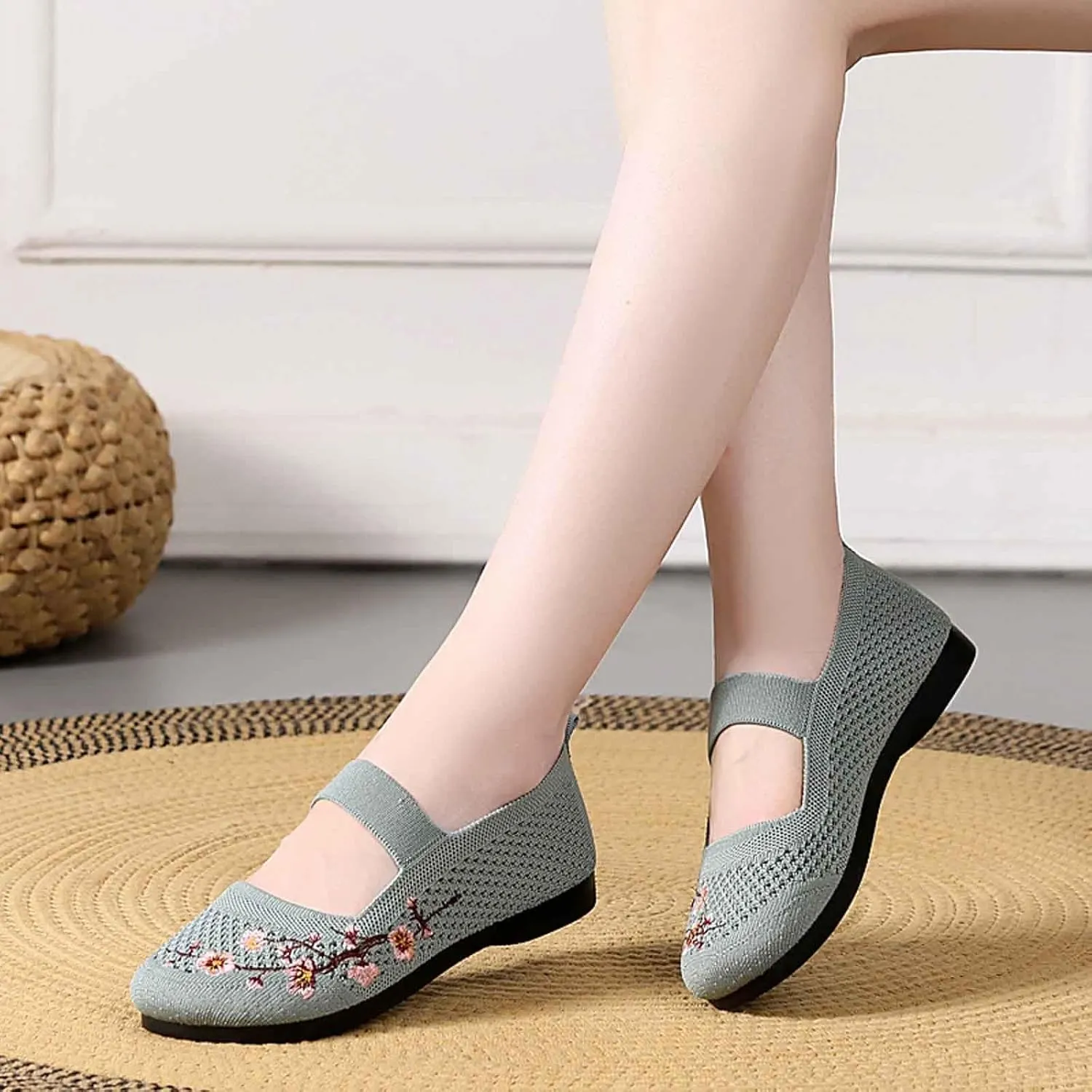 Women's Casual Shoes Embroidered Breathable Flat Comfortable Everyday Wear Versatile Design for Jeans and Relaxed Attire All Seasons